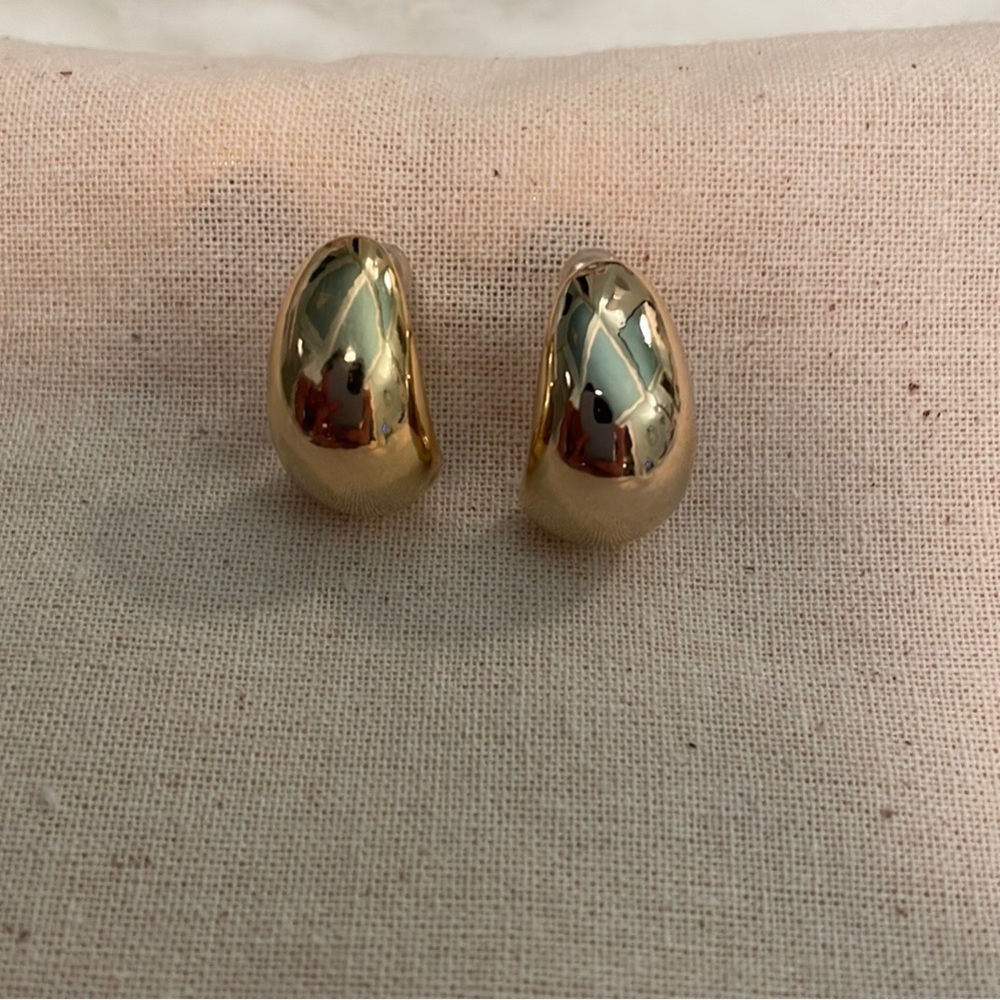 Gorgeous 14k Gold Filled Orb Earrings 💛